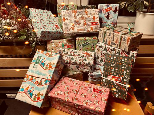 Weihnachten im Schuhkarton | Die Lampe & Schwartze Group packt bei dieser Aktion mit