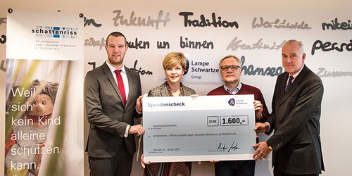 Übergabe des Spendenschecks an den Förderverein Schattenriss