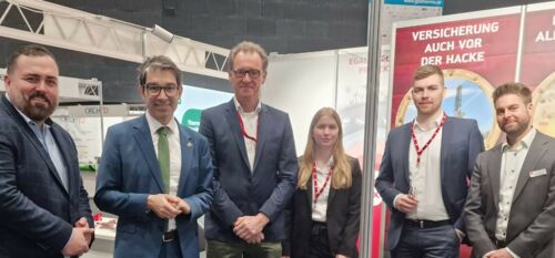 Staatssekretär Dr. Andre Baumann am Stand von NW Assekuranz auf der GeoTHERM 2023